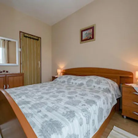 & Bay Guest house *