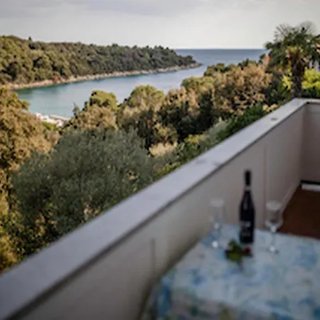 & Bay Guest house *