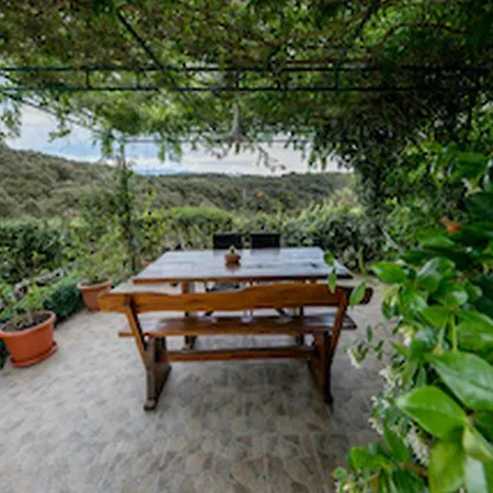 & Bay Guest house *