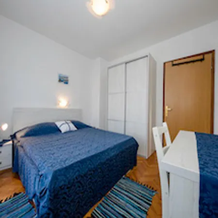 & Bay Guest house Rab Town